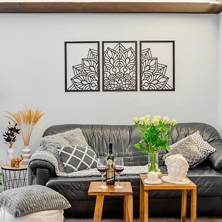 Natural-Style Apartment In The Centre Of Bratislava Exterior foto