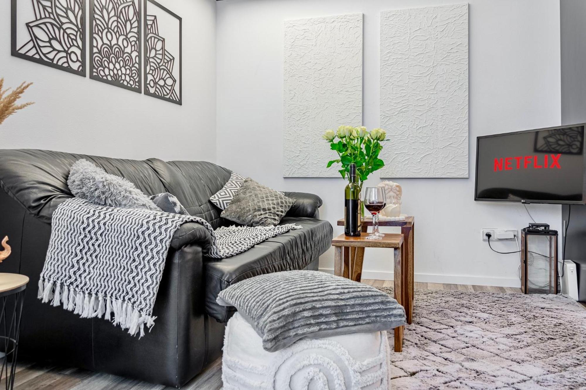 Natural-Style Apartment In The Centre Of Bratislava Exterior foto